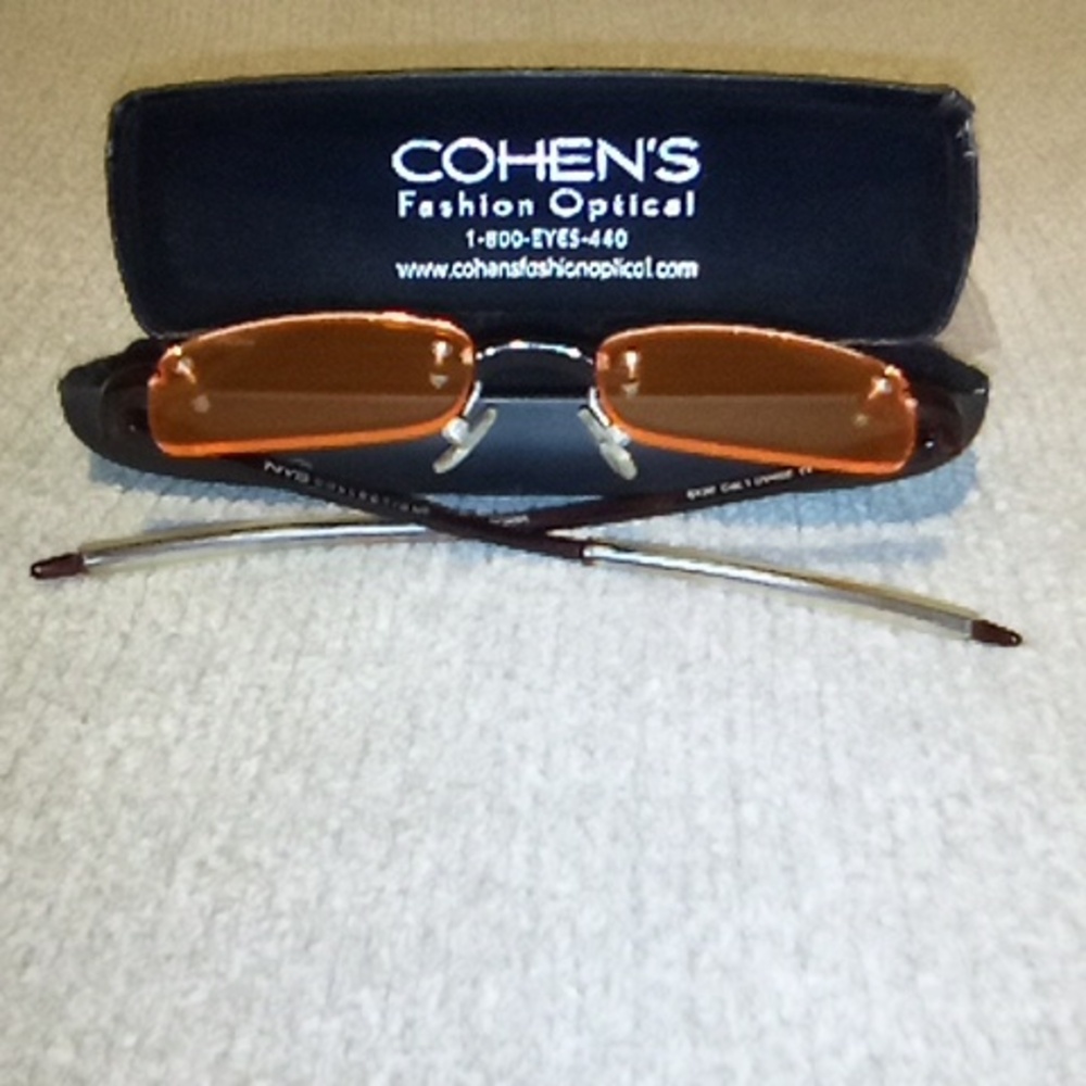 Unisex sunglasses with case